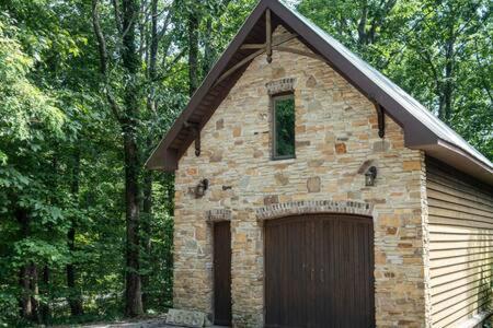 Cozy 2 Bedroom Cabin Nestled In Wooded Hideaway มอนเทอร์เรย์ ภายนอก รูปภาพ