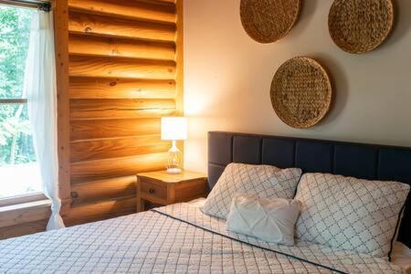 Cozy 2 Bedroom Cabin Nestled In Wooded Hideaway มอนเทอร์เรย์ ภายนอก รูปภาพ