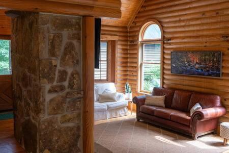 Cozy 2 Bedroom Cabin Nestled In Wooded Hideaway มอนเทอร์เรย์ ภายนอก รูปภาพ