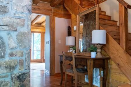 Cozy 2 Bedroom Cabin Nestled In Wooded Hideaway มอนเทอร์เรย์ ภายนอก รูปภาพ