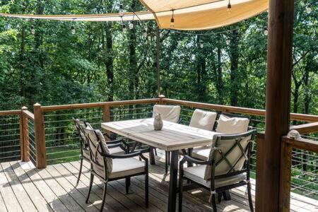 Cozy 2 Bedroom Cabin Nestled In Wooded Hideaway มอนเทอร์เรย์ ภายนอก รูปภาพ
